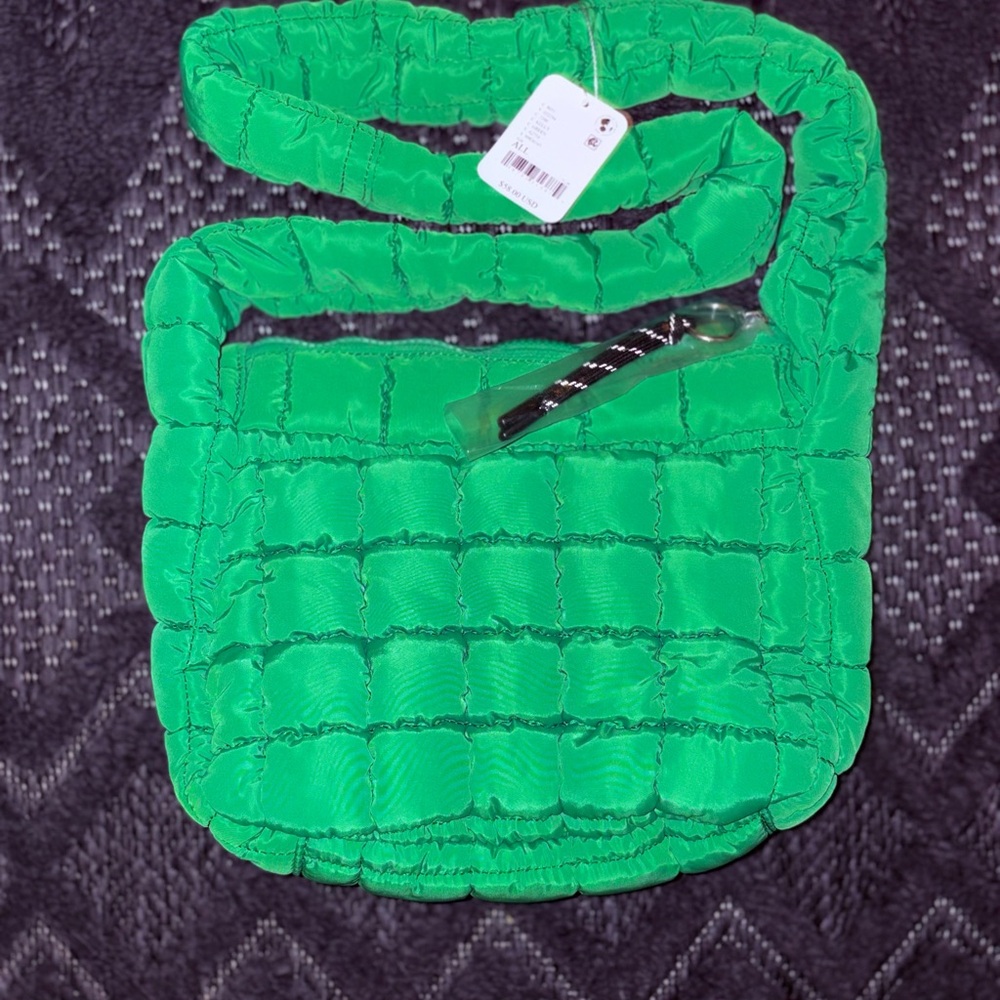 NWT Free People Movement Quilted Baby Carryall Crossbody Bag in Kelly Green - Picture 12 of 12